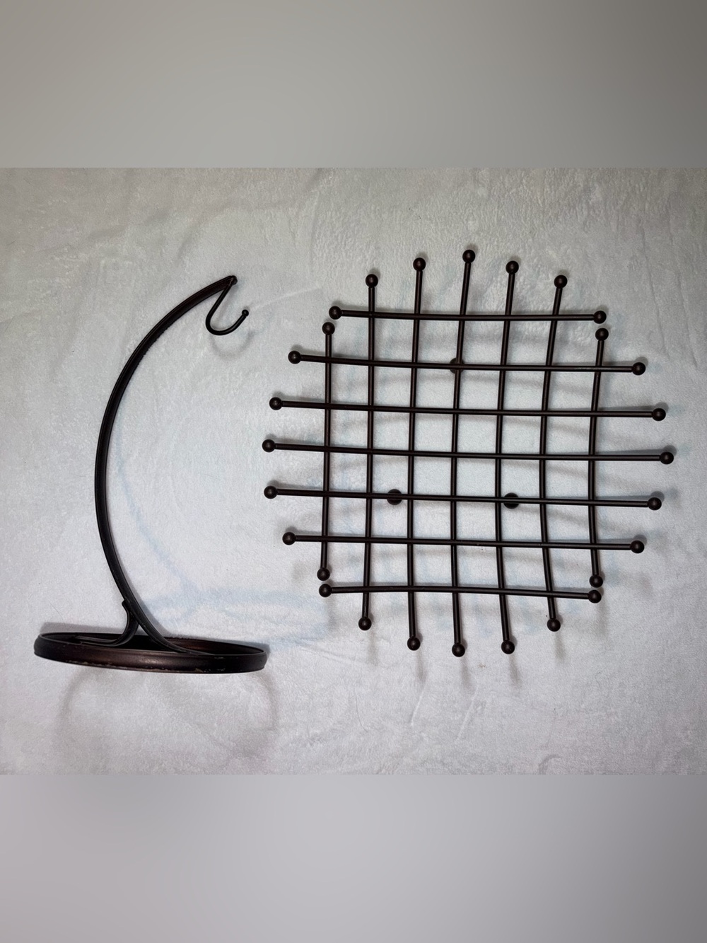Minimalist Industrial Kitchen Set: Grid Fruit Basket & Banana Tree - Brown Metal